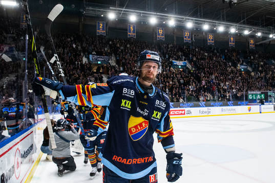 Djurgårdens Cameron Ernst Schilling jublar