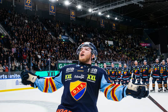 Djurgårdens Emil Berglund jublar