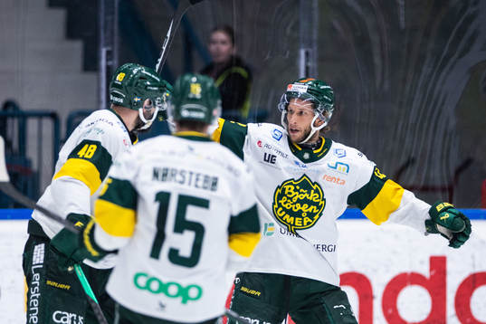 Björklövens Fredrik Weigel jublar