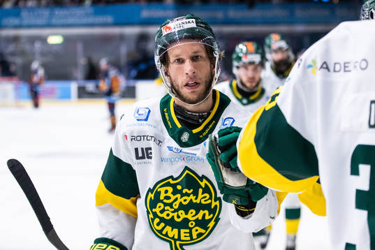 Björklövens Fredrik Weigel jublar