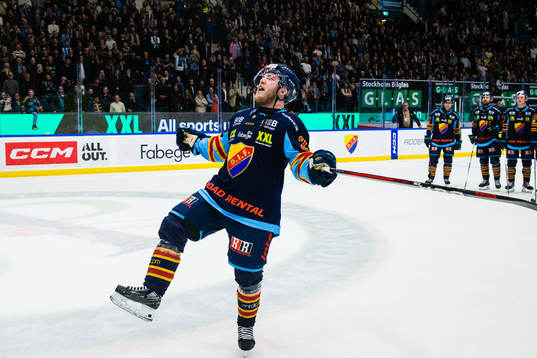 Djurgårdens Emil Berglund jublar
