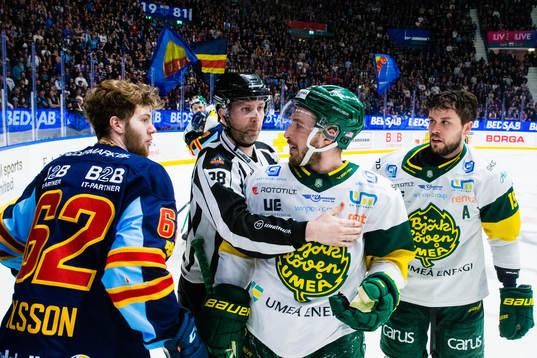 Djurgårdens Wiktor Nilsson i ett bråk med Björklövens