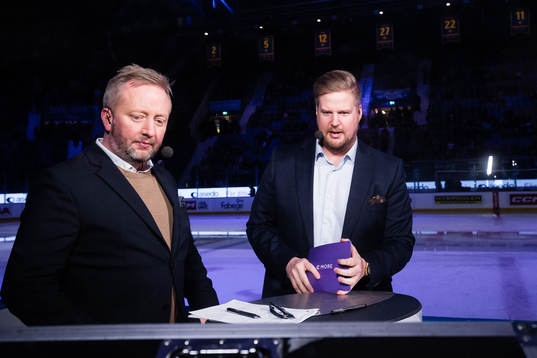 Cmores Fredrik Söderström och Lars Lindberg i TV-studion
