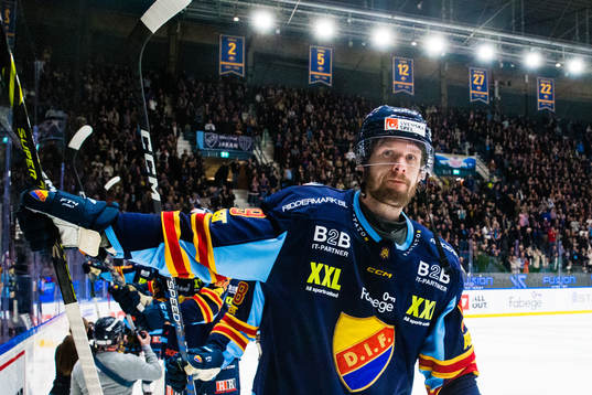 Djurgårdens Cameron Schilling jublar
