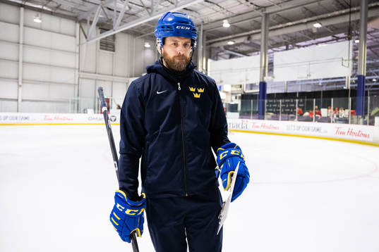 Head coach Ulf Lundberg of Sweden at a practice session