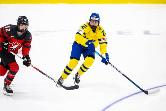 Claire Thompson of Canada and Maja Nylén-Persson of Sweden