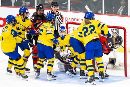 Lova Blom, Nathalie Lidman, goaltender Emma Söderberg and