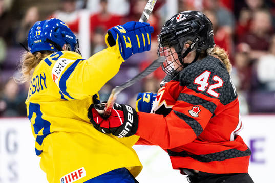 Sara Hjalmarsson of Sweden and Claire Thompson of Canada