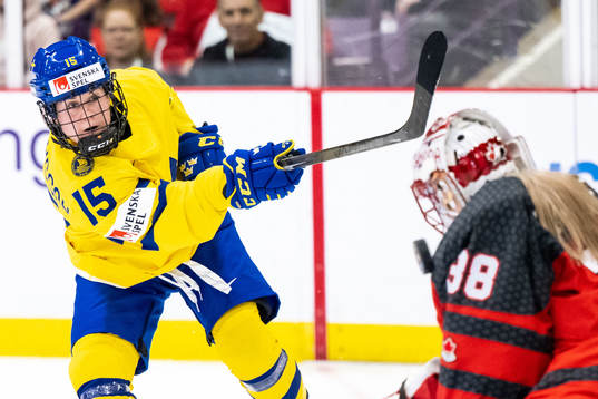 Lisa Johansson of Sweden and goaltender Emerance Maschmeyer