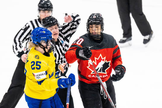 Lina Ljungblom of Sweden and Sarah Nurse of Canada