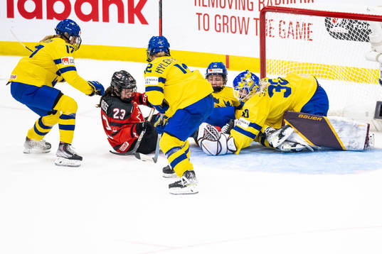 Erin Ambrose of Canada and goaltender Emma Söderberg of