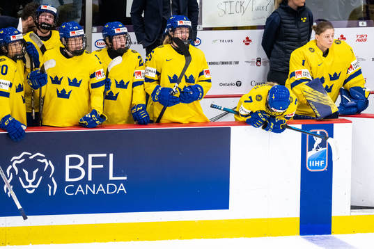 Players of Sweden looks dejected