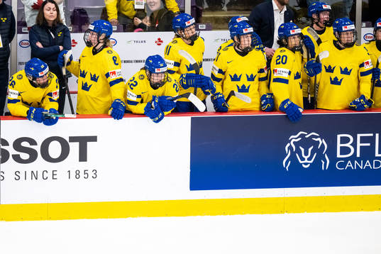 Players of Sweden looks dejected