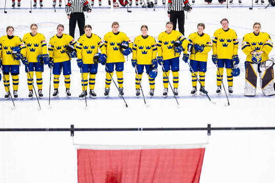 Players of Sweden looks dejected