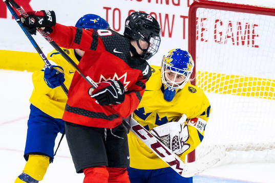 Blayre Turnbull of Canada and goaltender Emma Söderberg of