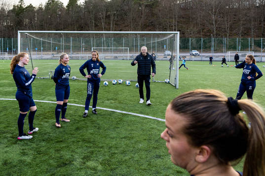 Örgrytes tränare Micael Berndtsson, Mathilda Sjöström,
