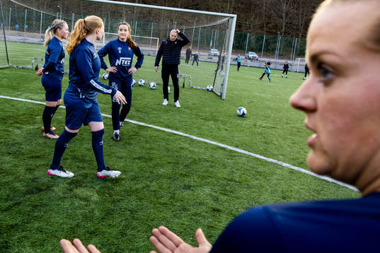 Örgrytes tränare Micael Berndtsson, Mathilda Sjöström,