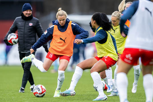 FC Rosengårds Jessica Wik värmer upp