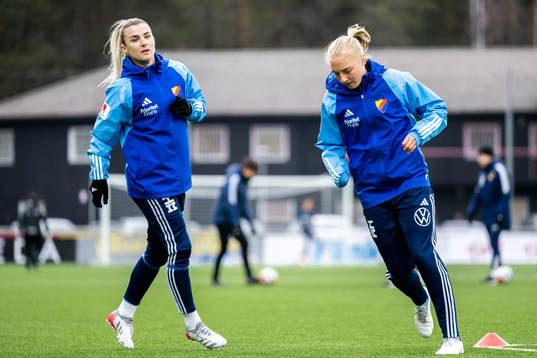 Djurgårdens Stinalisa Johansson värmer upp