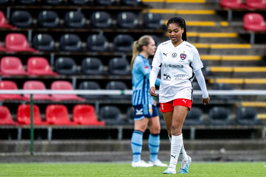 FC Rosengårds Isabella Obaze deppar