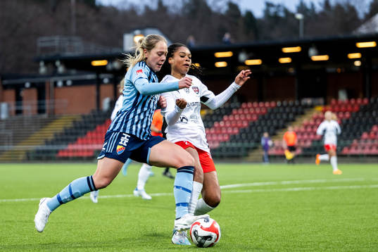 Djurgårdens Alice Bergström och FC Rosengårds Isabella