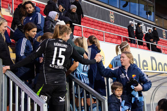 Djurgårdens målvakt Elvira Björklund och målvakt Hedvig