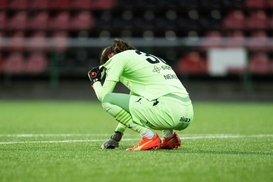 FC Rosengårds målvakt Somea Polozen deppar
