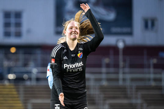 Djurgårdens målvakt Elvira Björklund jublar