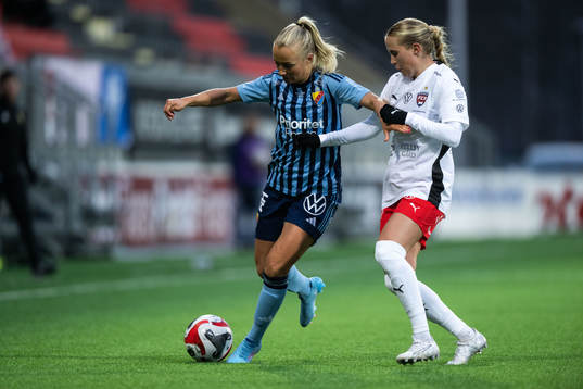 Djurgårdens Tove Almqvist och FC Rosengårds Ria Noora