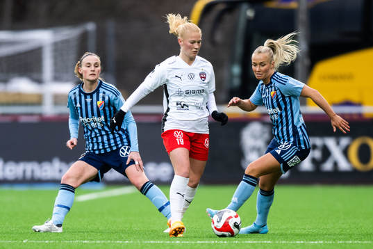 Djurgårdens Kamilla Lilhammer Karlsen och Tove Almqvist