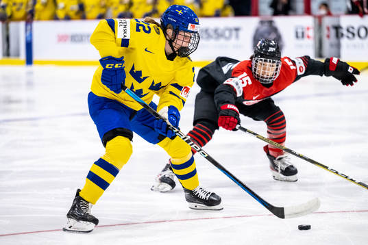 Lina Ljungblom of Sweden and Rui Ukita of Japan