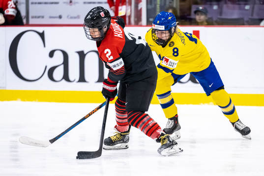 Shiori Koike of Japan and Hilda Svensson of Sweden