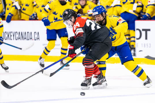 Mei Miura of Japan and Maja Nylén-Persson of Sweden