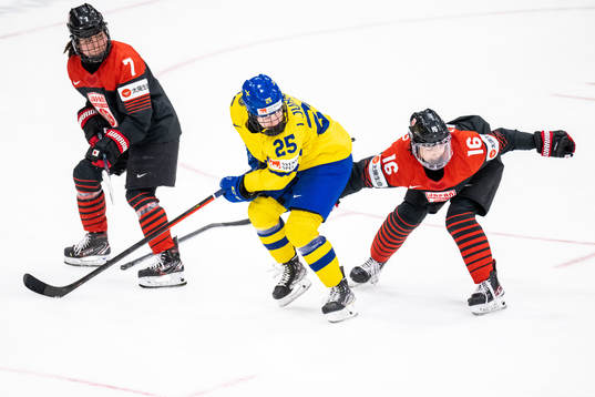 Lina Ljungblom of Sweden and Kanami Seki and Yoshino