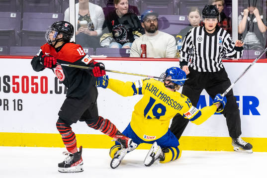Rui Ukita of Japan, Sara Hjalmarsson of Sweden and