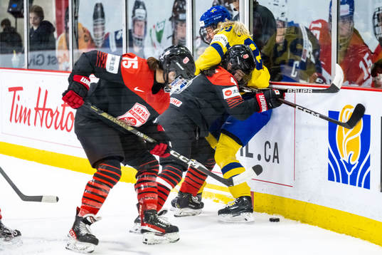 Ayaka Hitosato of Japan and Olivia Carlsson of Sweden