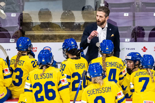 Head coach Ulf Lundberg of Sweden