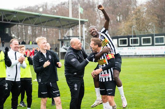 Landskronas Ousmane Diawara och Philip Andersson jublar