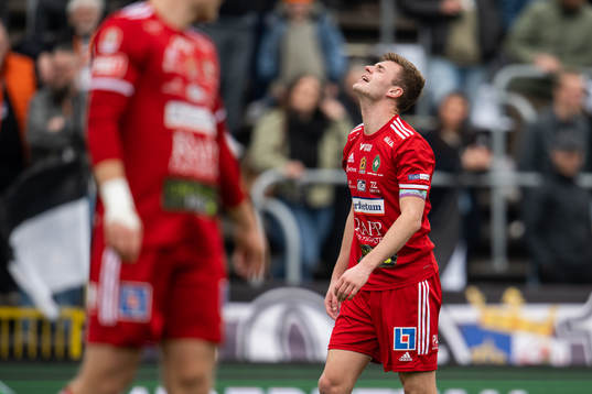 Skövde AIKs Filip Schyberg deppar