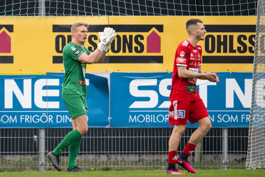 Landskronas målvakt Svante Hildeman jublar