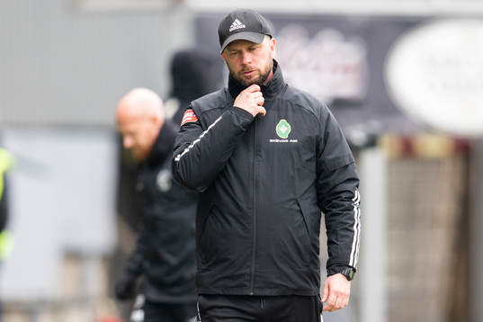 Skövde AIKs tränare Tobias Linderoth deppar