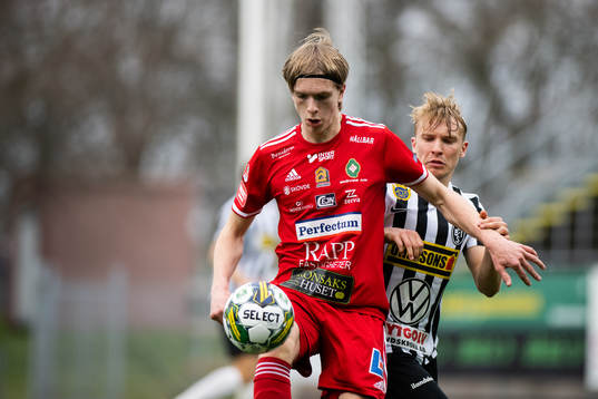Landskronas Edvin Dahlqvist och Skövde AIKs David Frisk