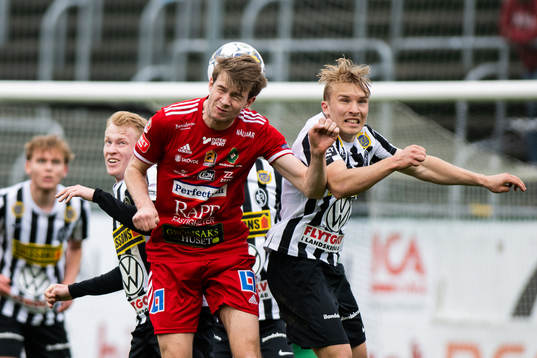 Skövde AIKs Mikael Mörk och Landskronas Edvin Dahlqvist i