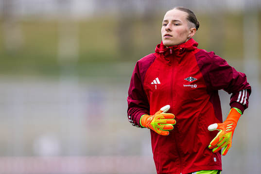 Rugile Maria Rulyte of Rosenborg warms up