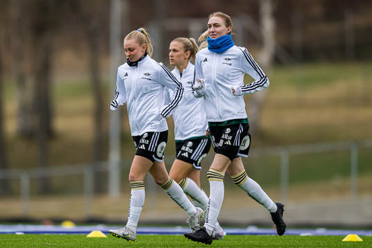 Emilie Lein of Rosenborg warms up