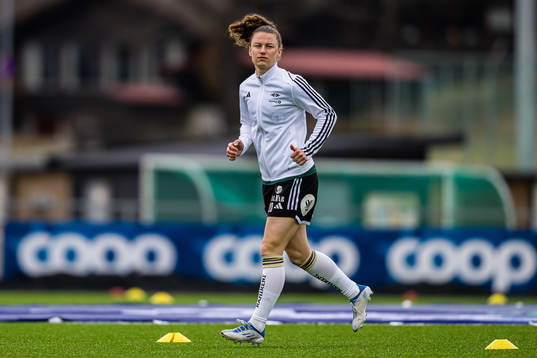 Synne Skinnes Hansen of Rosenborg warms up