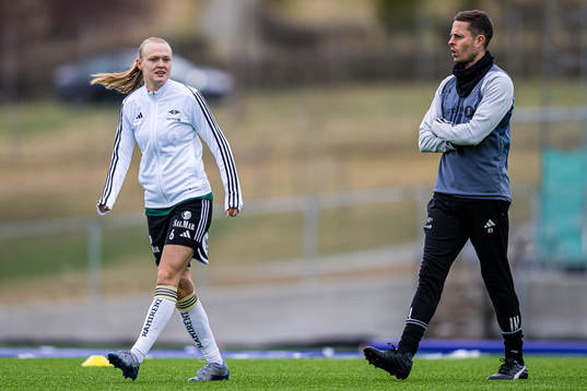 Elin Åhgren Sørum of Rosenborg and Robin Shroot,