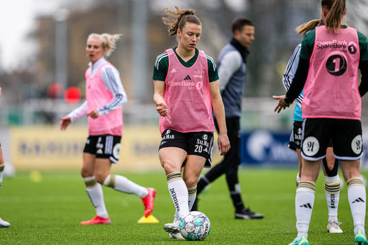 Synne Skinnes Hansen of Rosenborg warms up