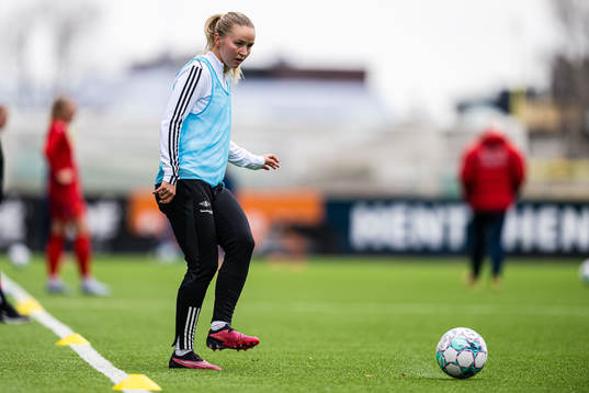 Anna Langås Jøsendal of Rosenborg warms up