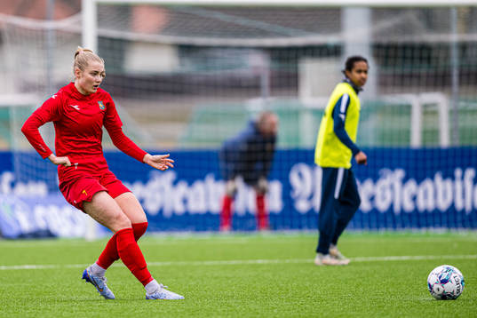 Oline Brekke Fuglem of Røa warms up